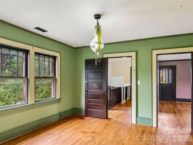 Listing Photo 11