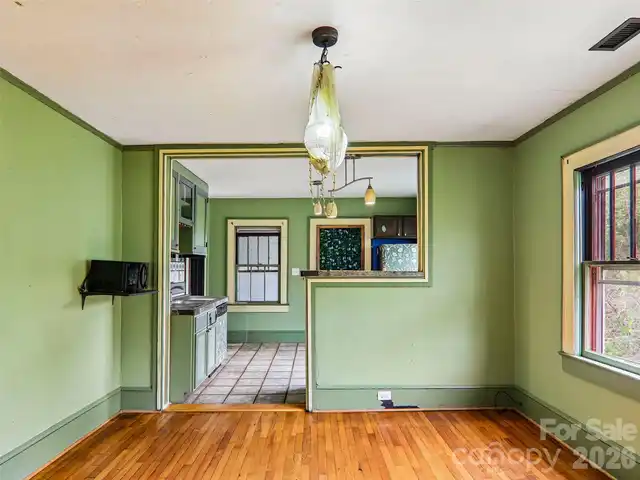 Listing Photo 12