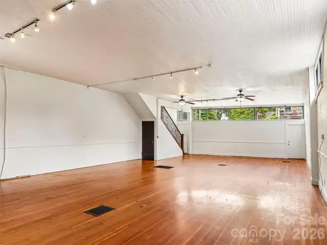 Listing Photo 28