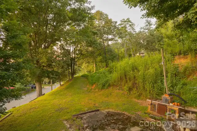 Listing Photo 12