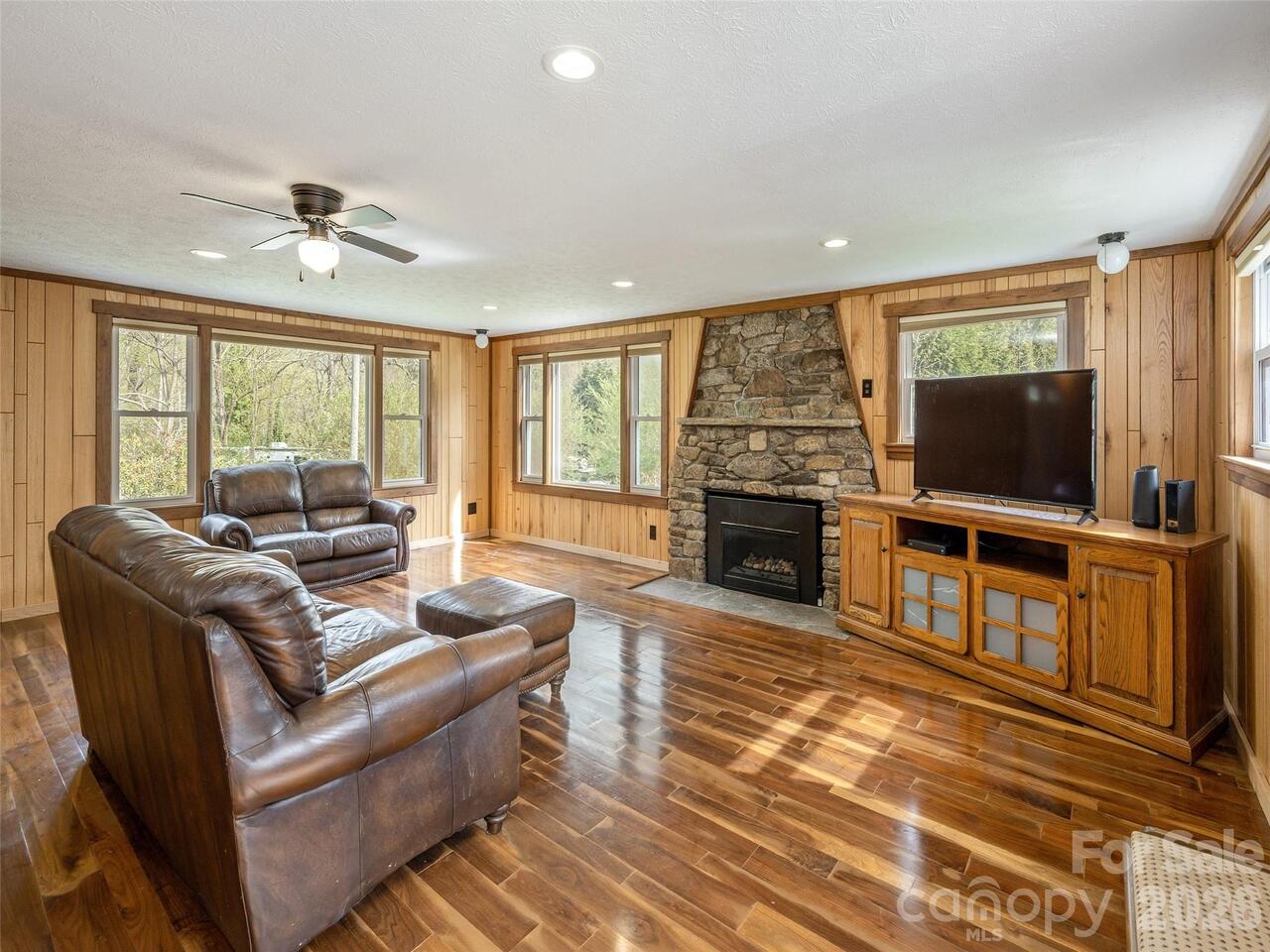 Listing Photo 6