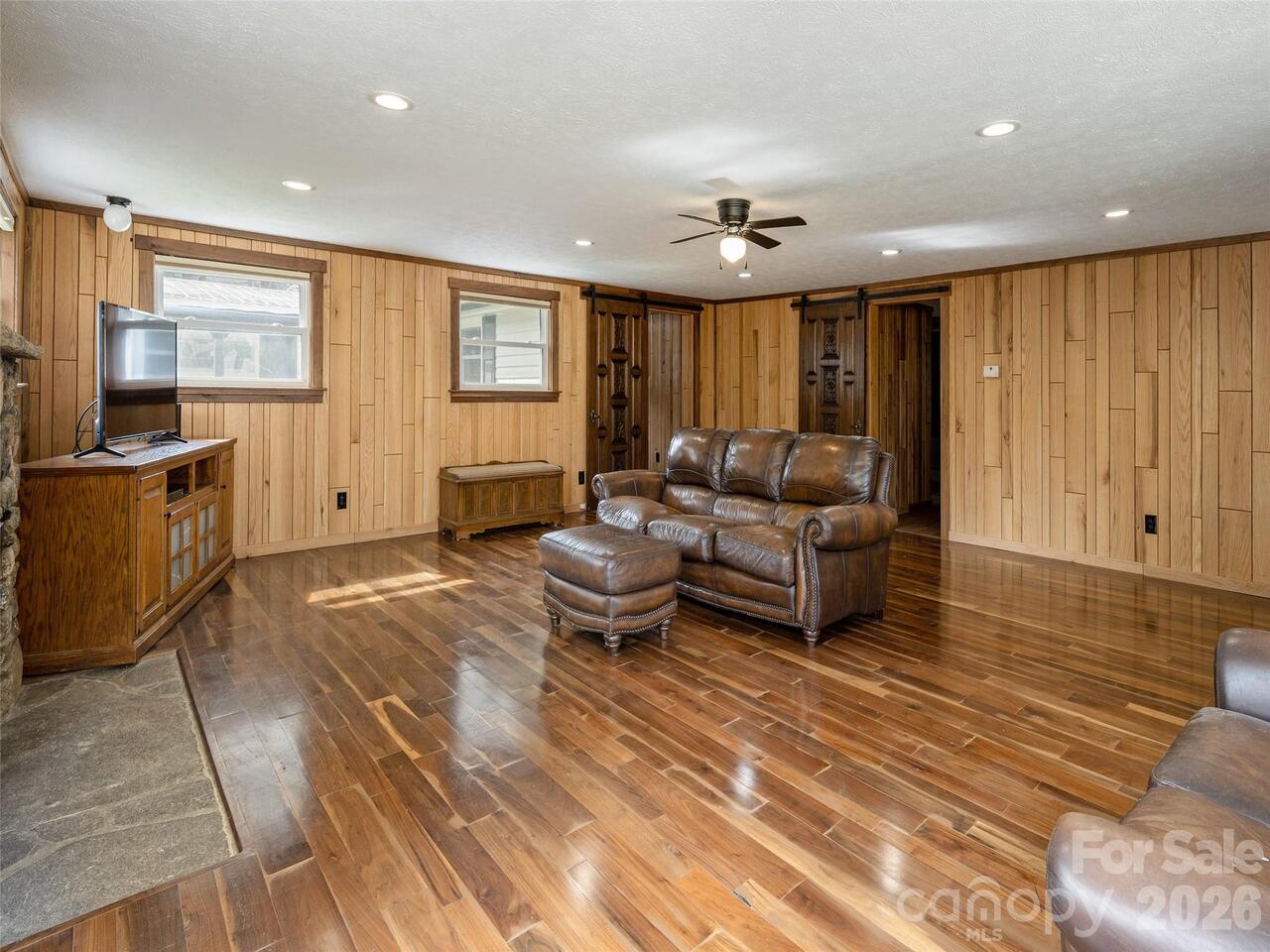 Listing Photo 8