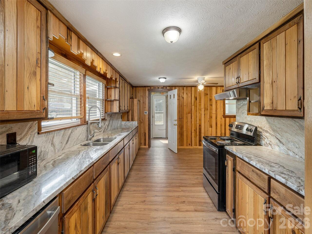Listing Photo 10