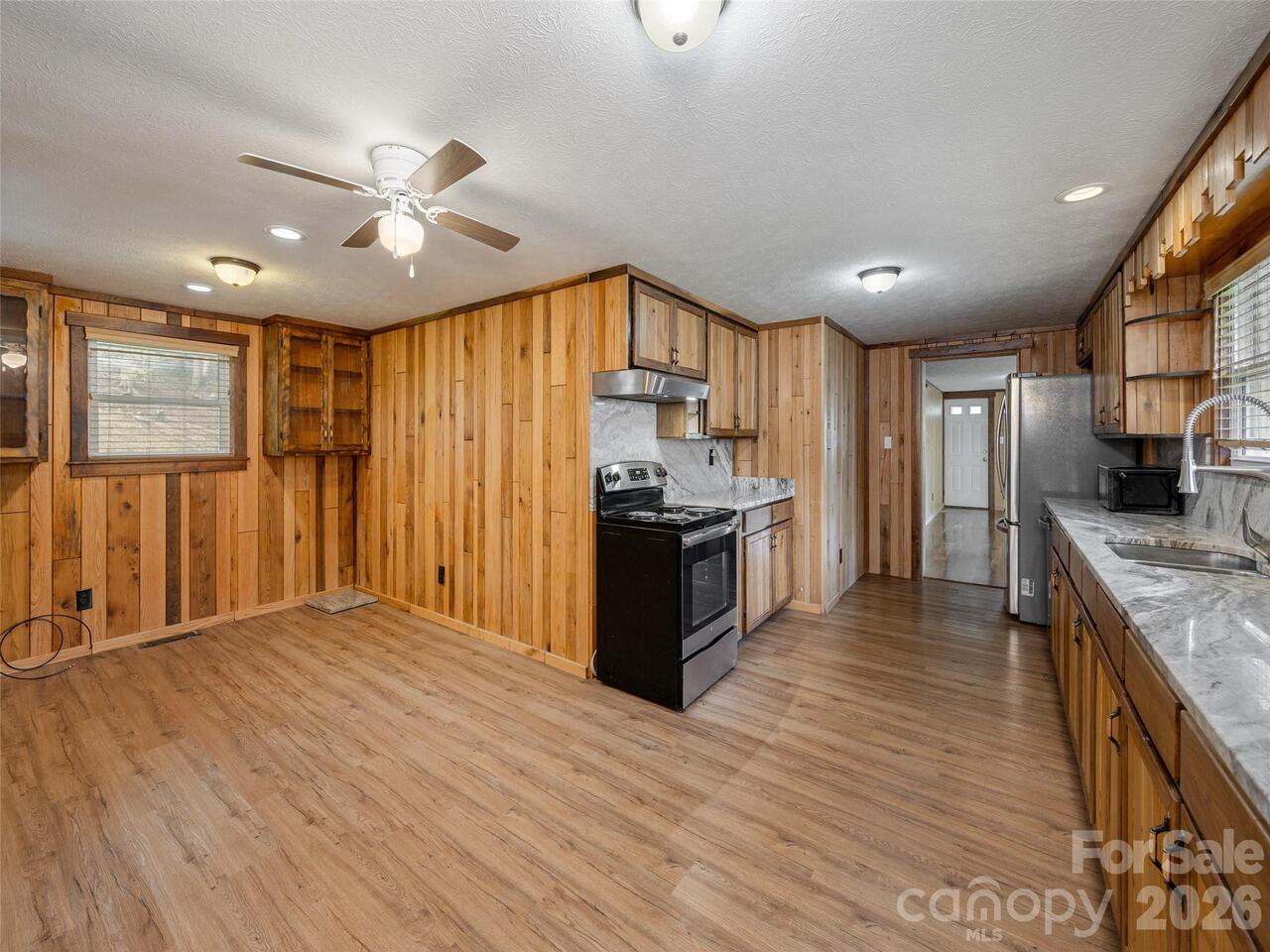 Listing Photo 11