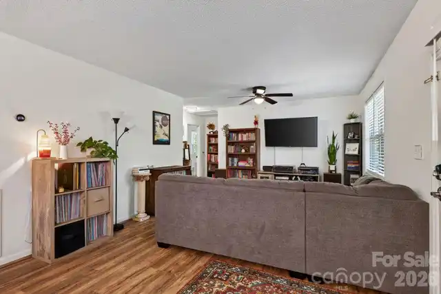 Listing Photo 6