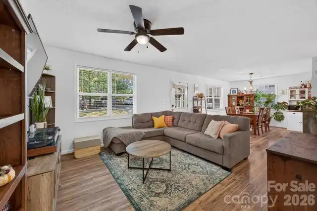 Listing Photo 8