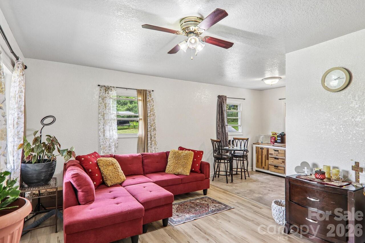 Listing Photo 8