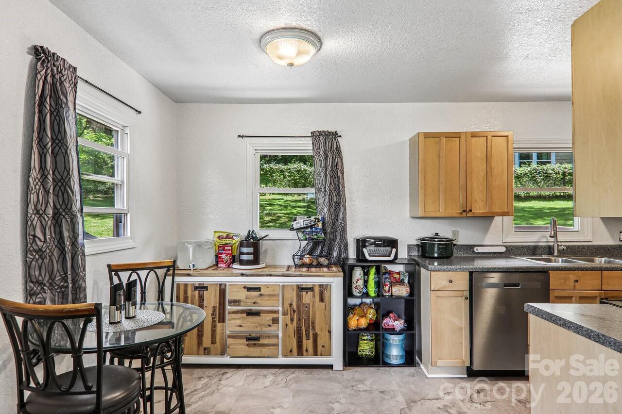 Listing Photo 12
