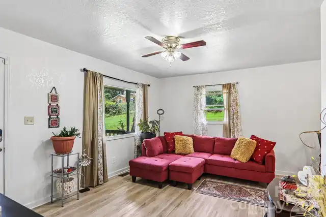 Listing Photo 10