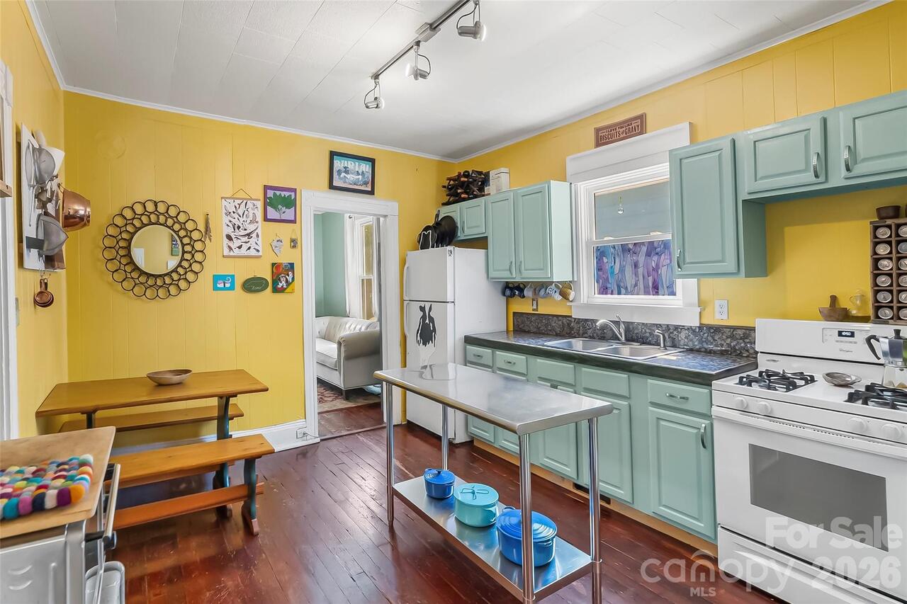 Listing Photo 8