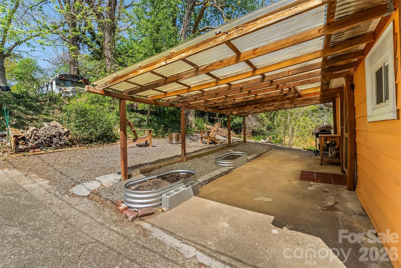 Listing Photo 16