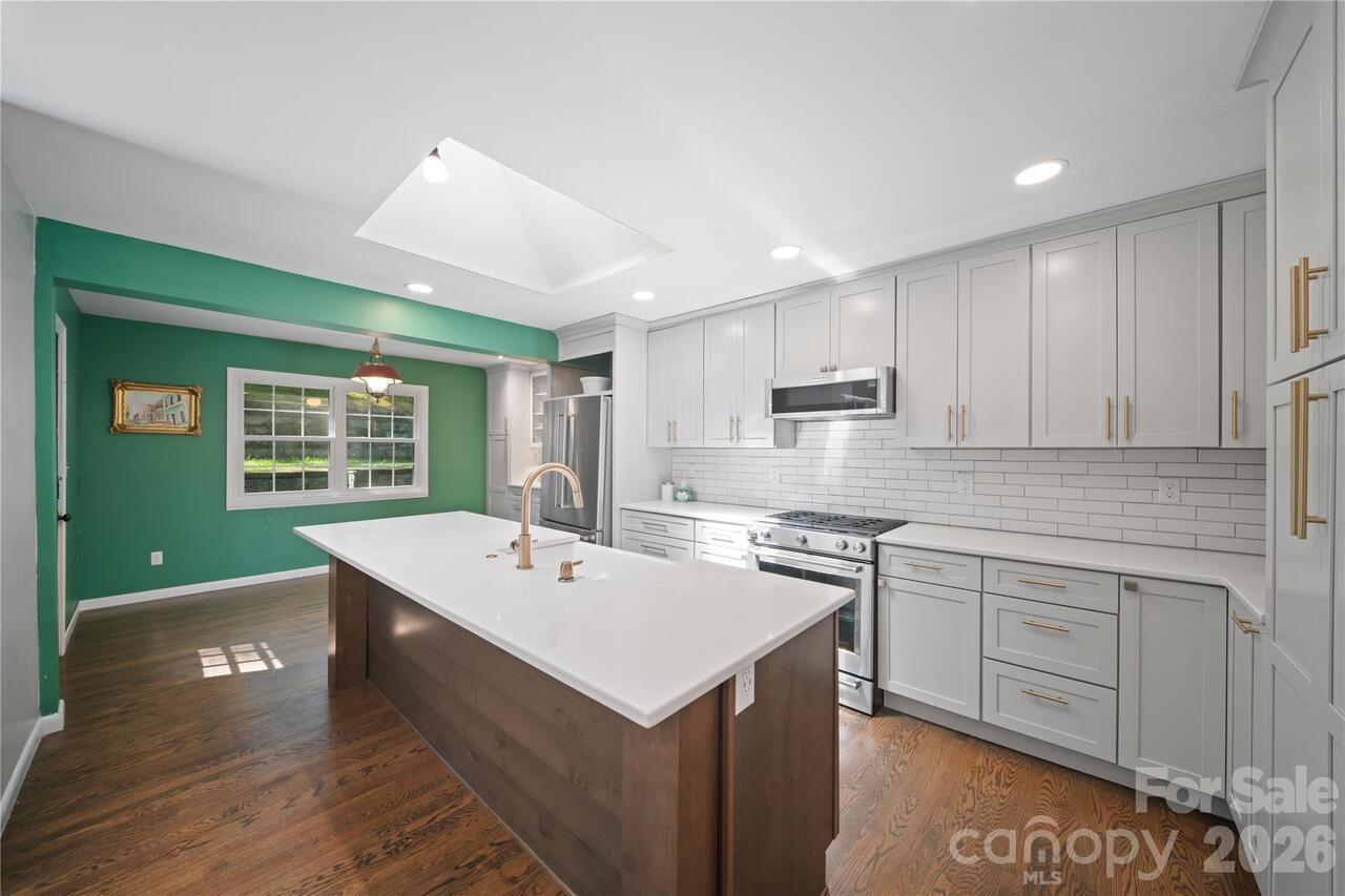 Listing Photo 8