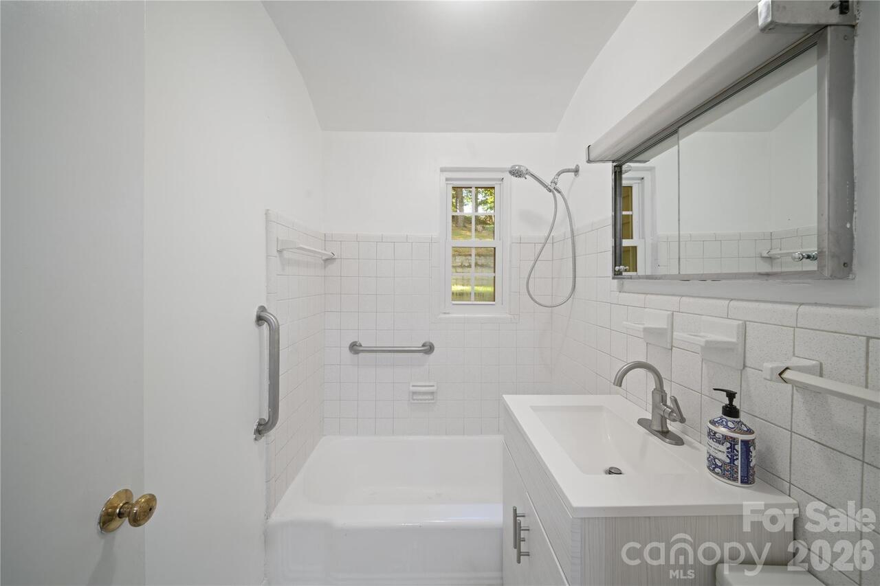 Listing Photo 14
