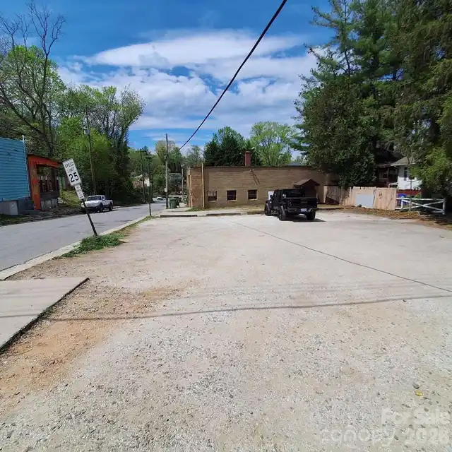 Listing Photo 10