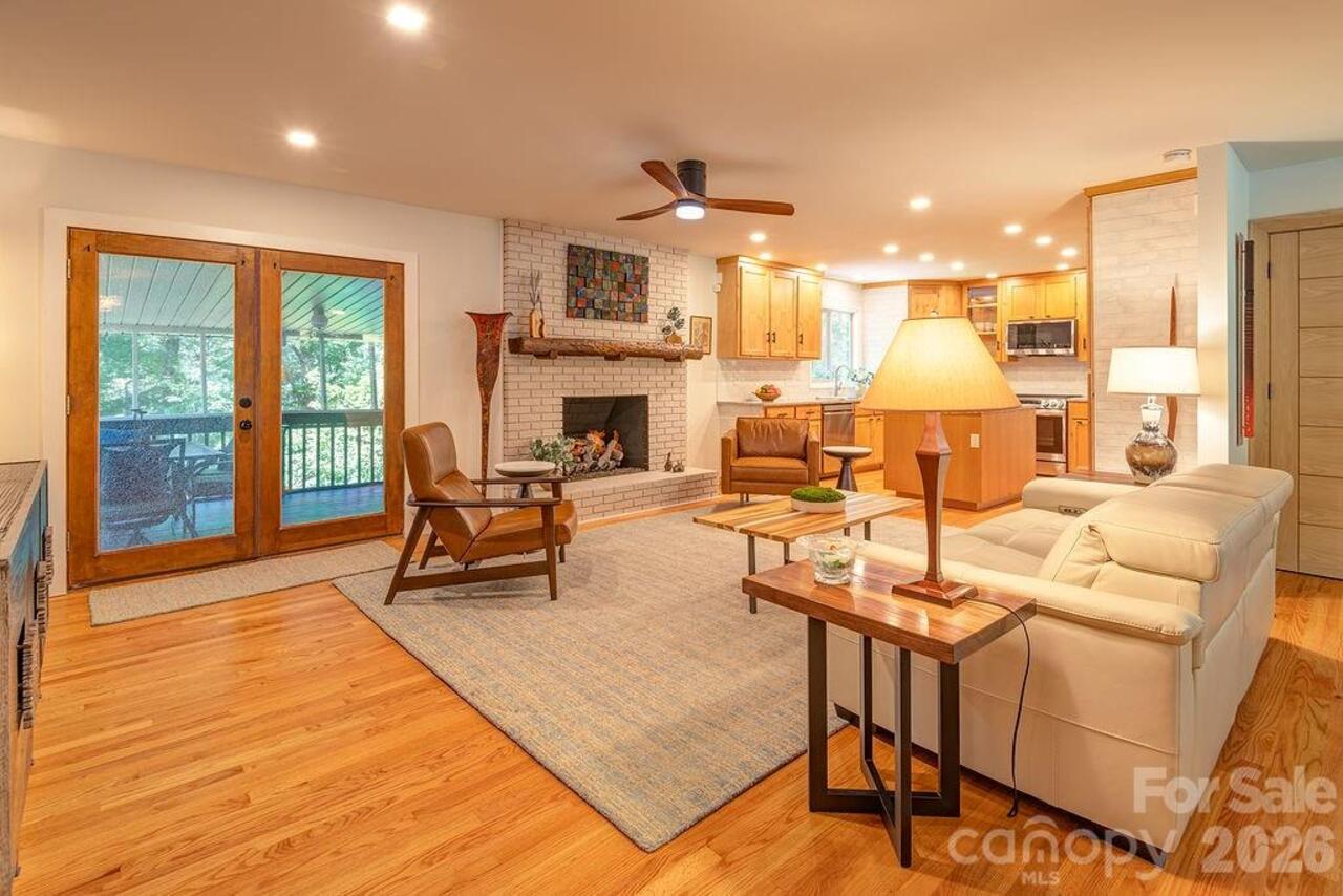 Listing Photo 11