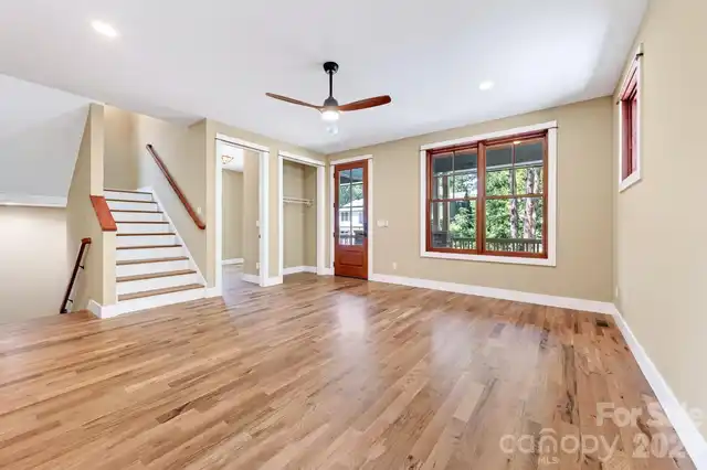 Listing Photo 10