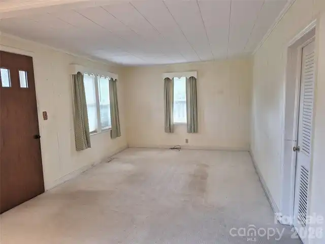Listing Photo 11