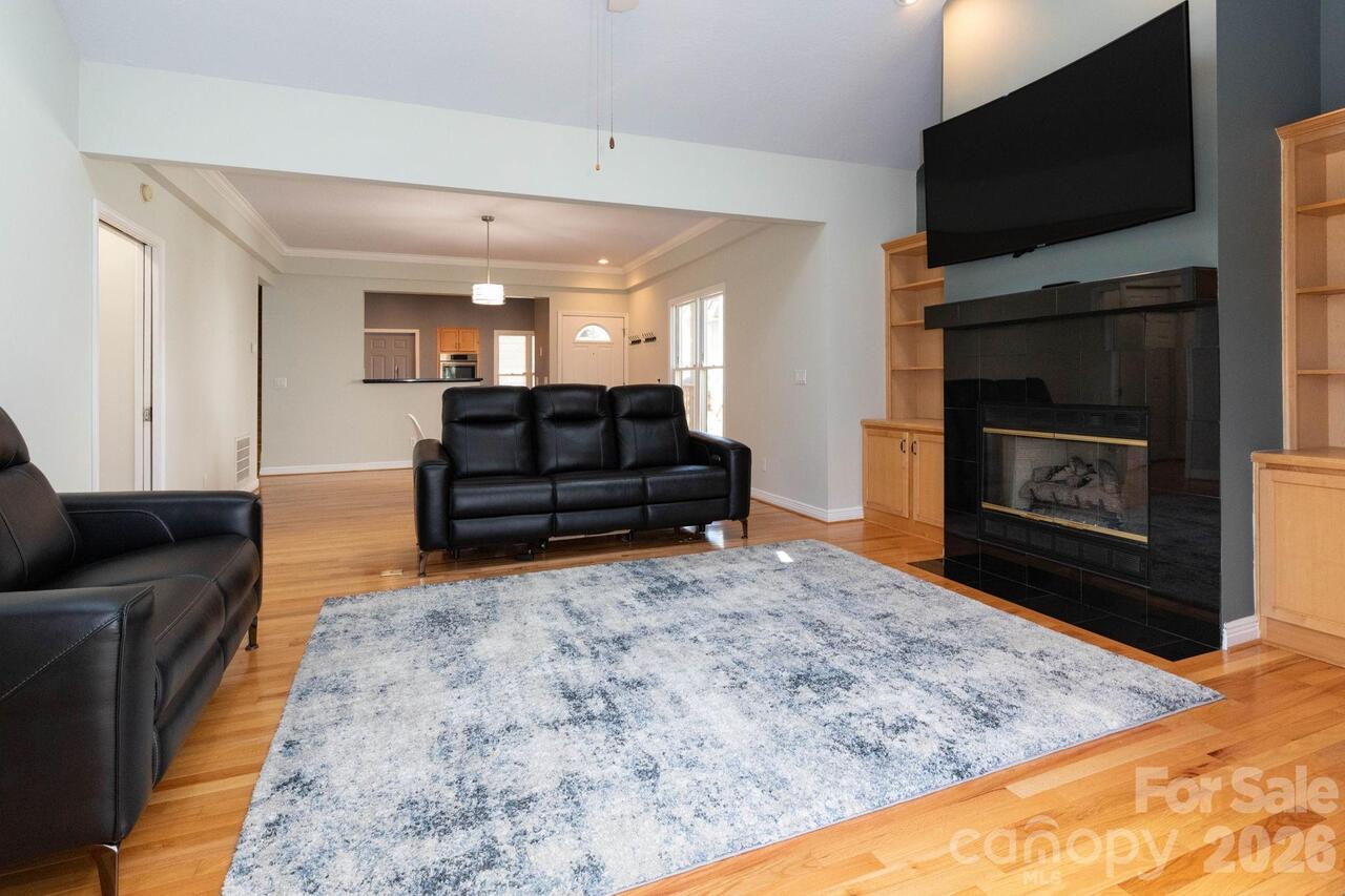 Listing Photo 8