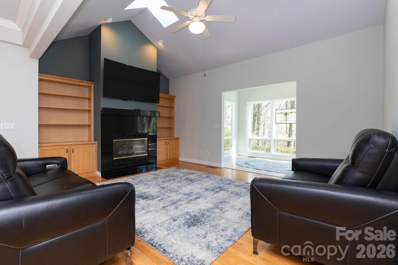 Listing Photo 9