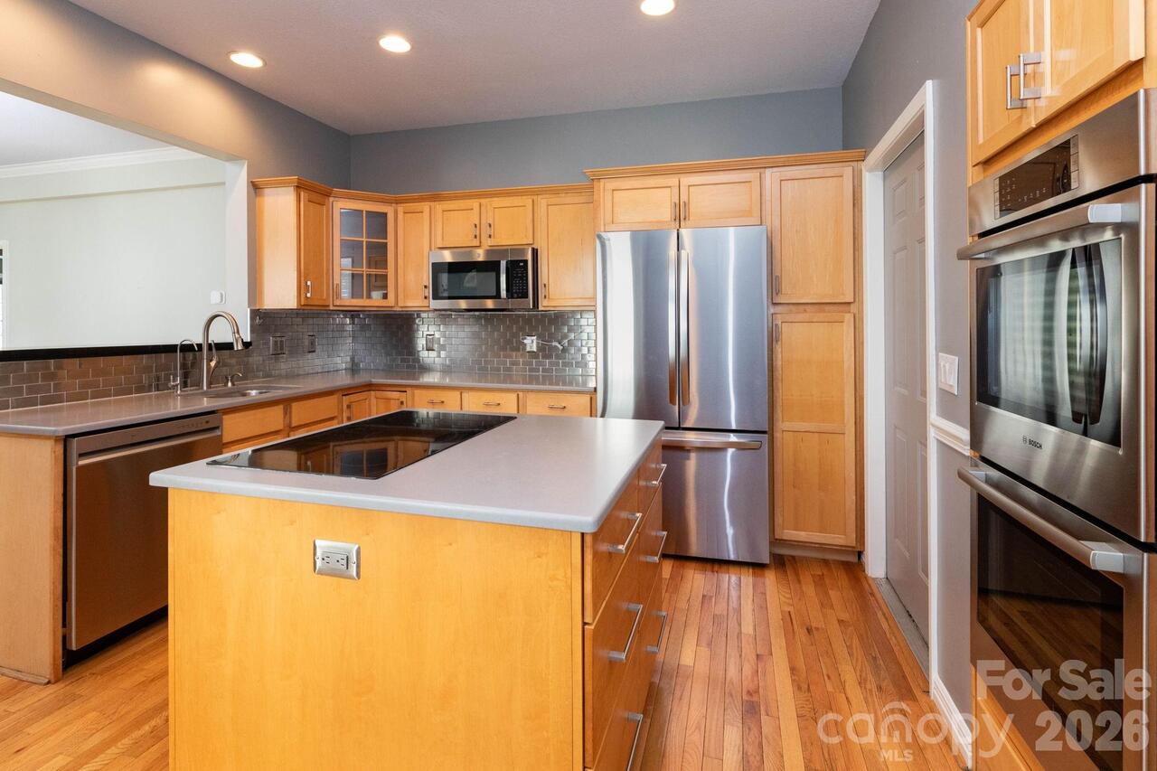 Listing Photo 11