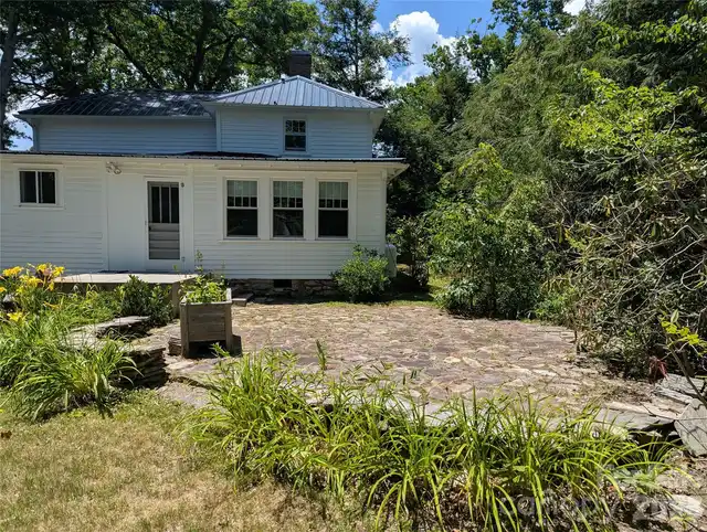Listing Photo 11