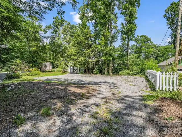 Listing Photo 15