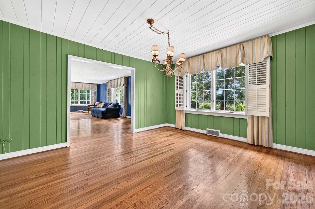 Listing Photo 10