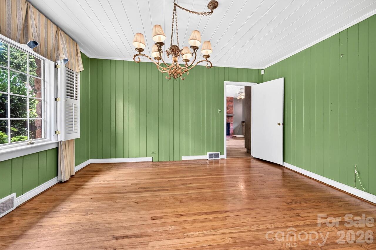 Listing Photo 12