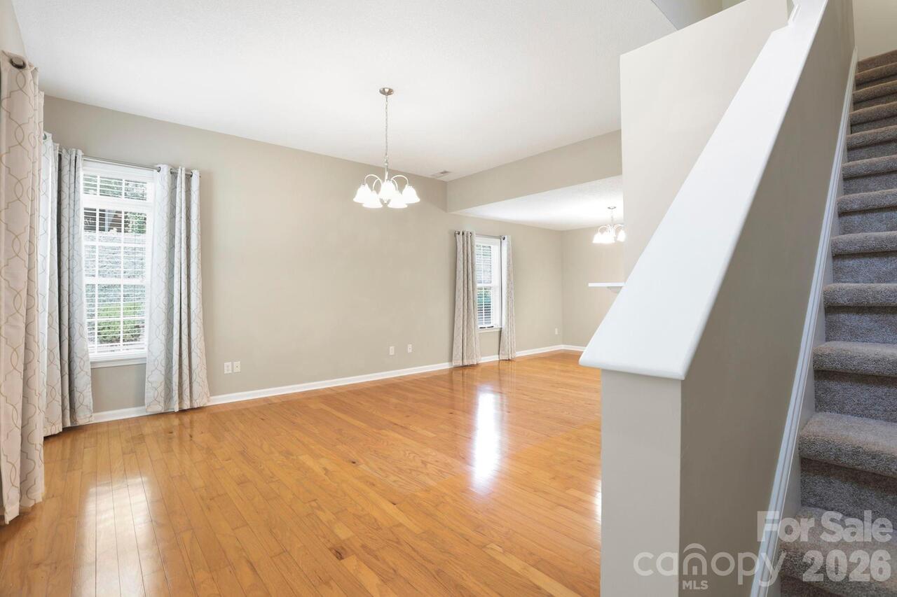 Listing Photo 12
