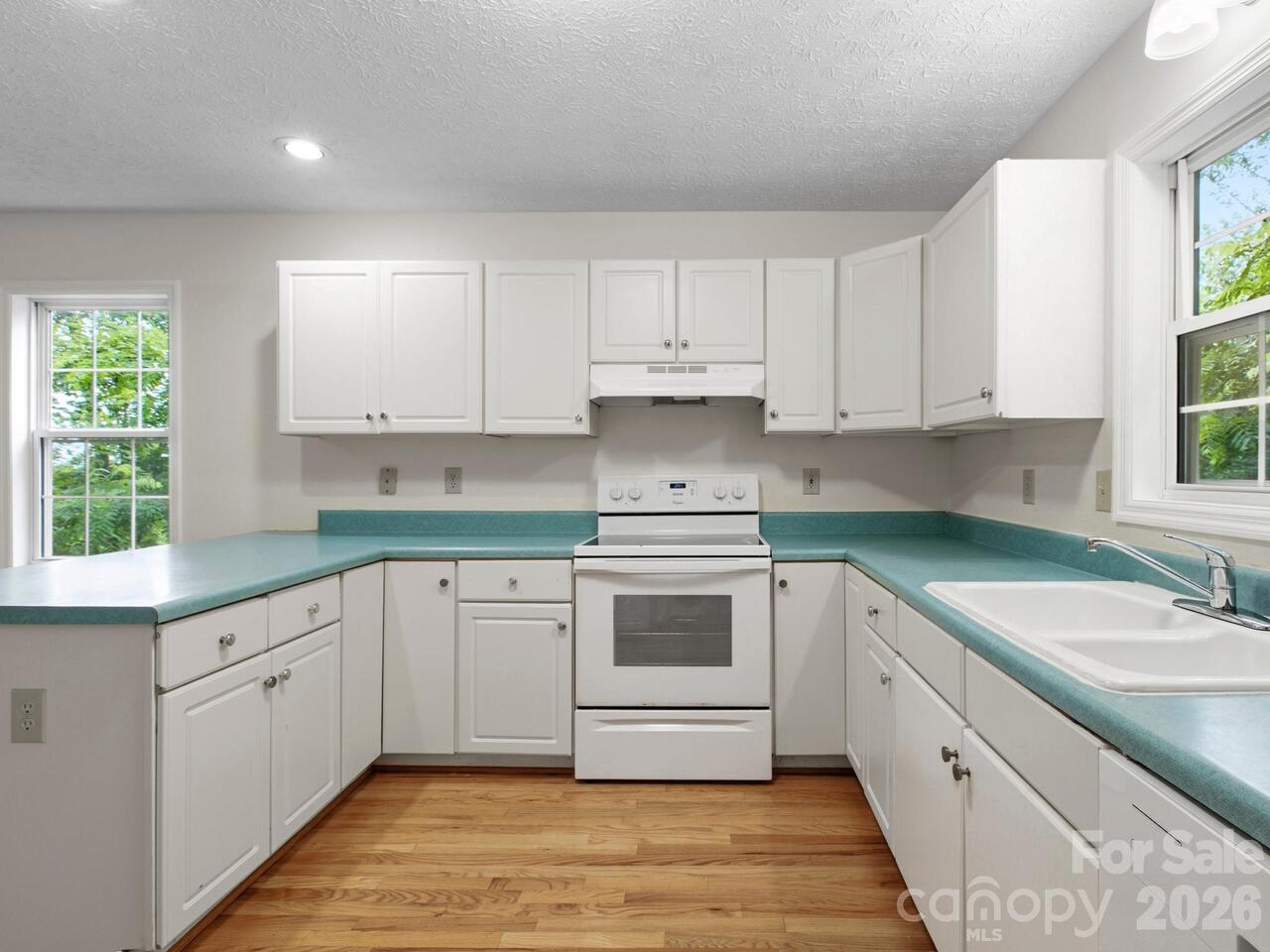 Listing Photo 11
