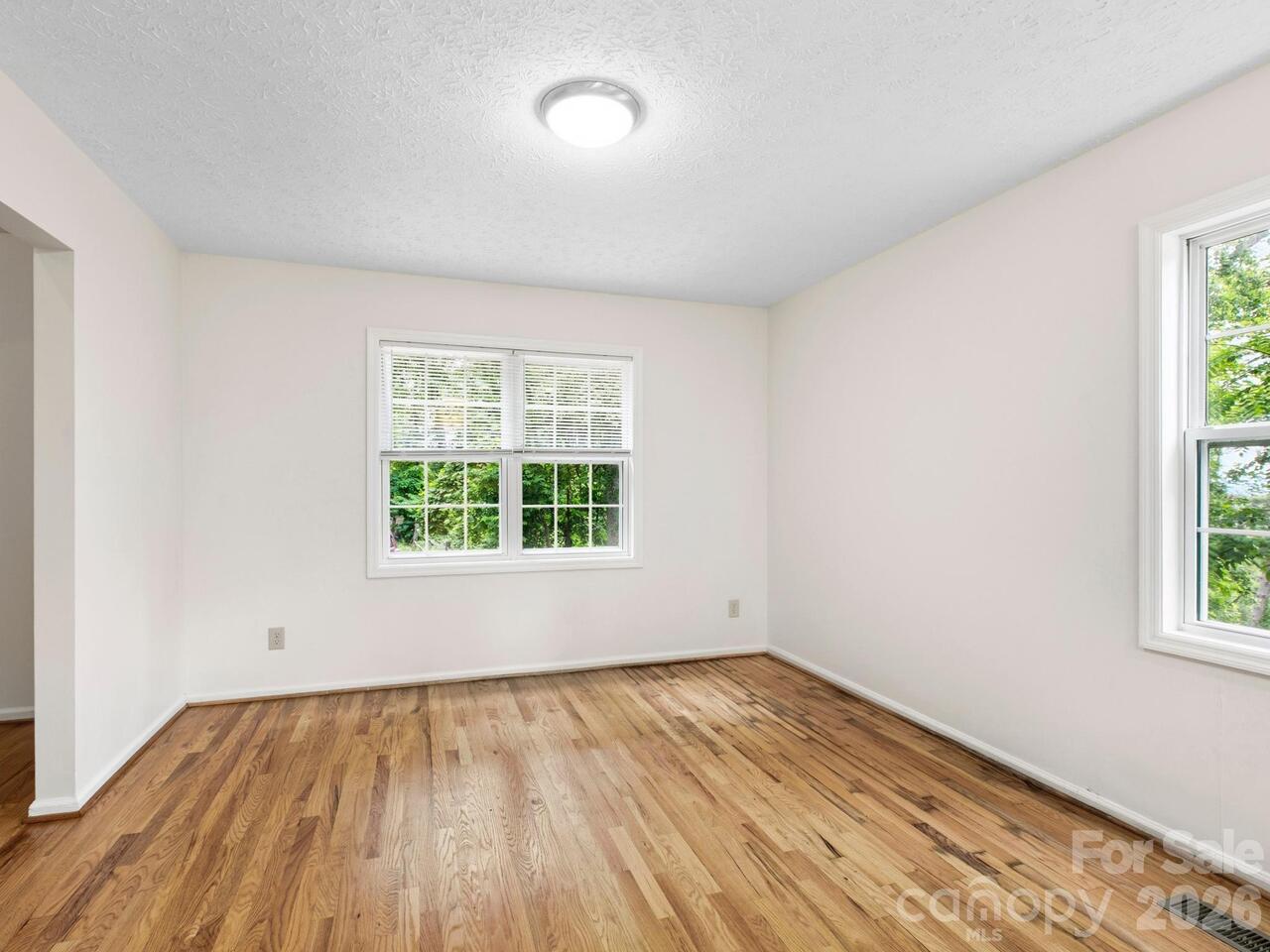 Listing Photo 14