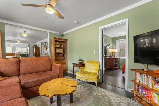 Listing Photo 11