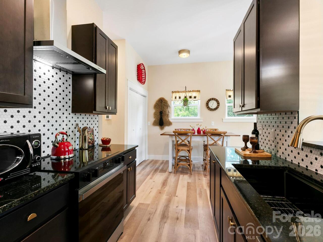 Listing Photo 10