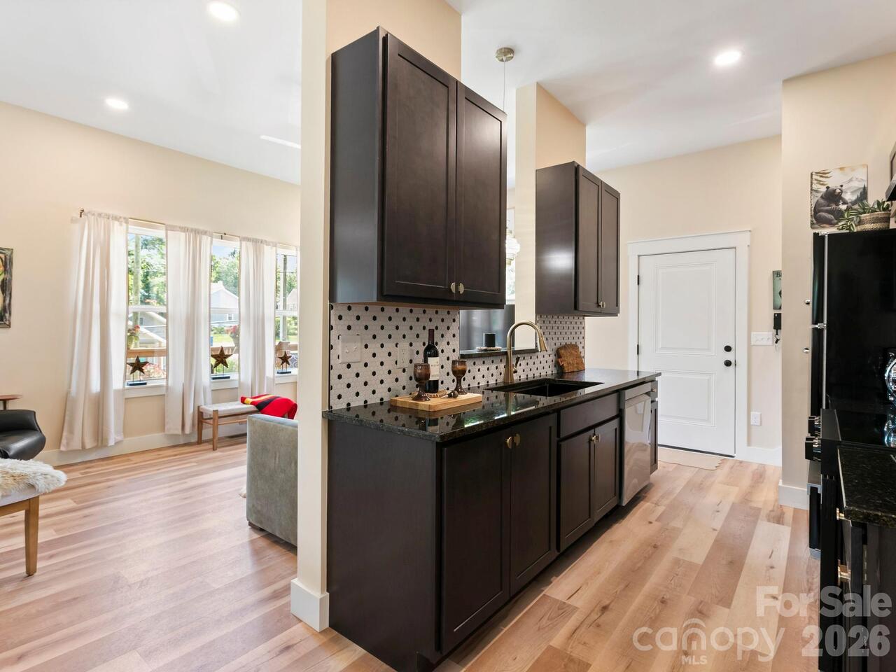 Listing Photo 12
