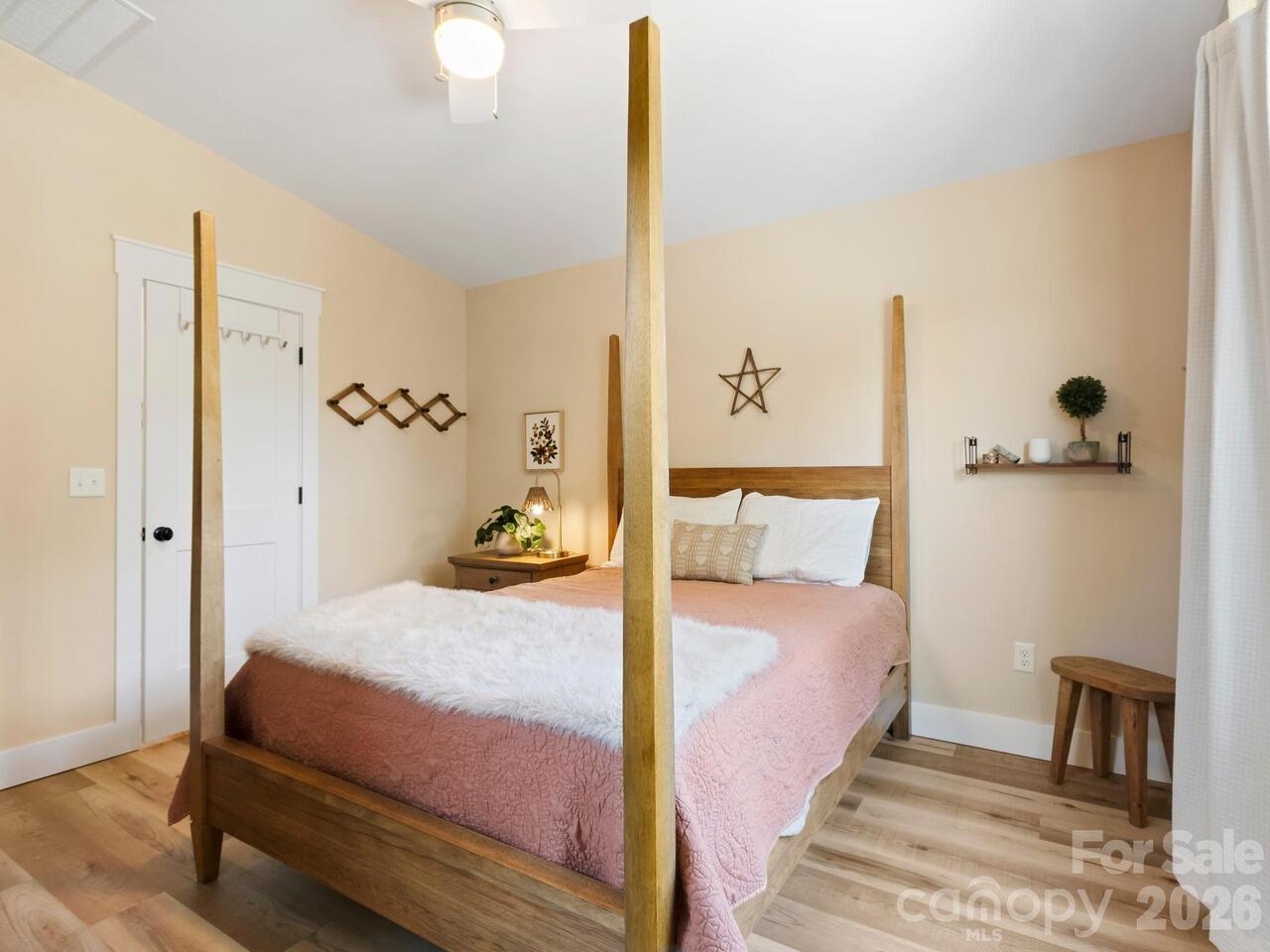 Listing Photo 16