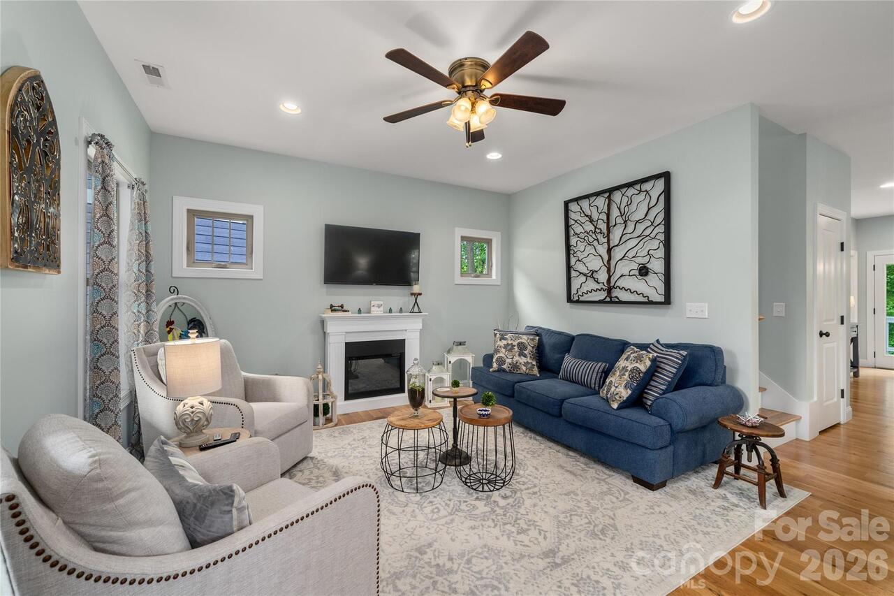 Listing Photo 8