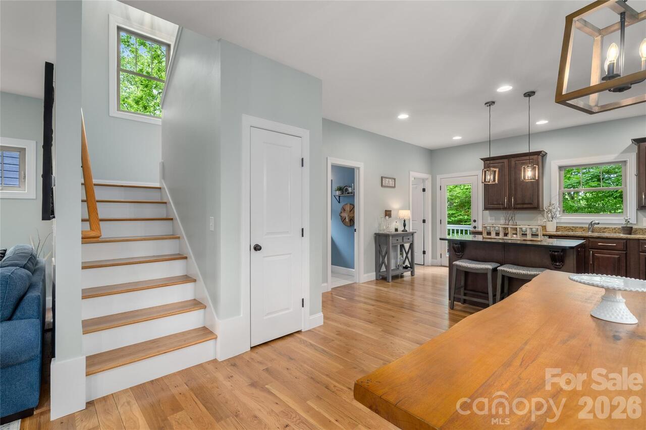 Listing Photo 11