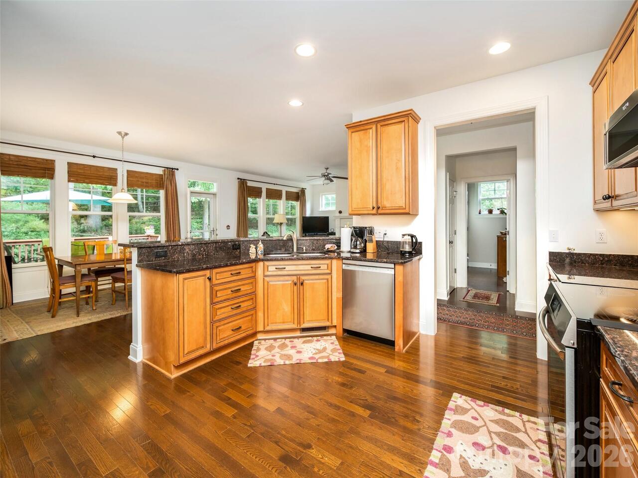 Listing Photo 12