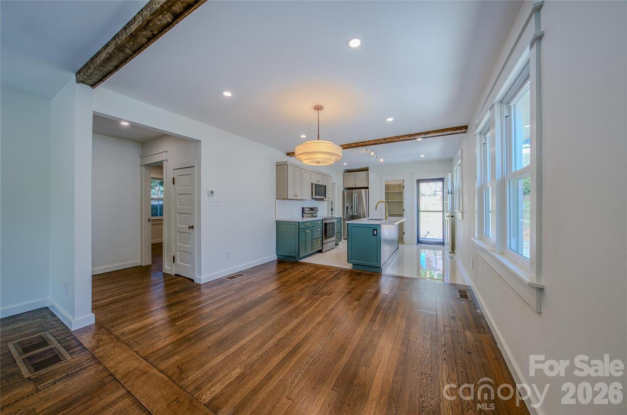 Listing Photo 10
