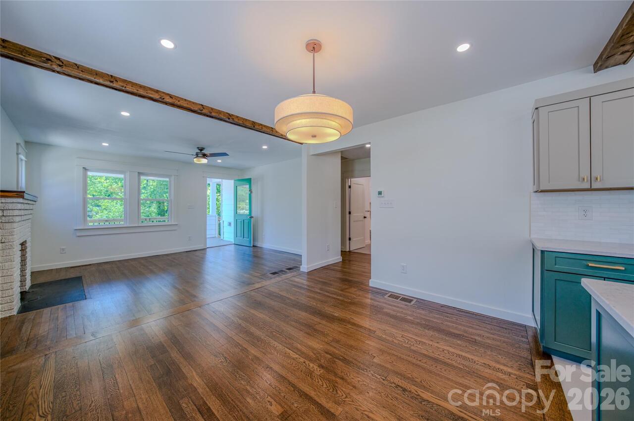 Listing Photo 11