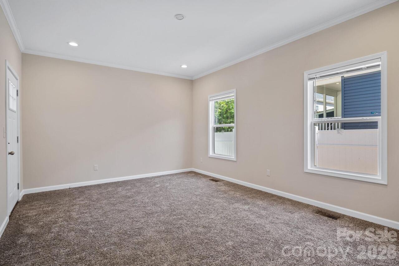 Listing Photo 14