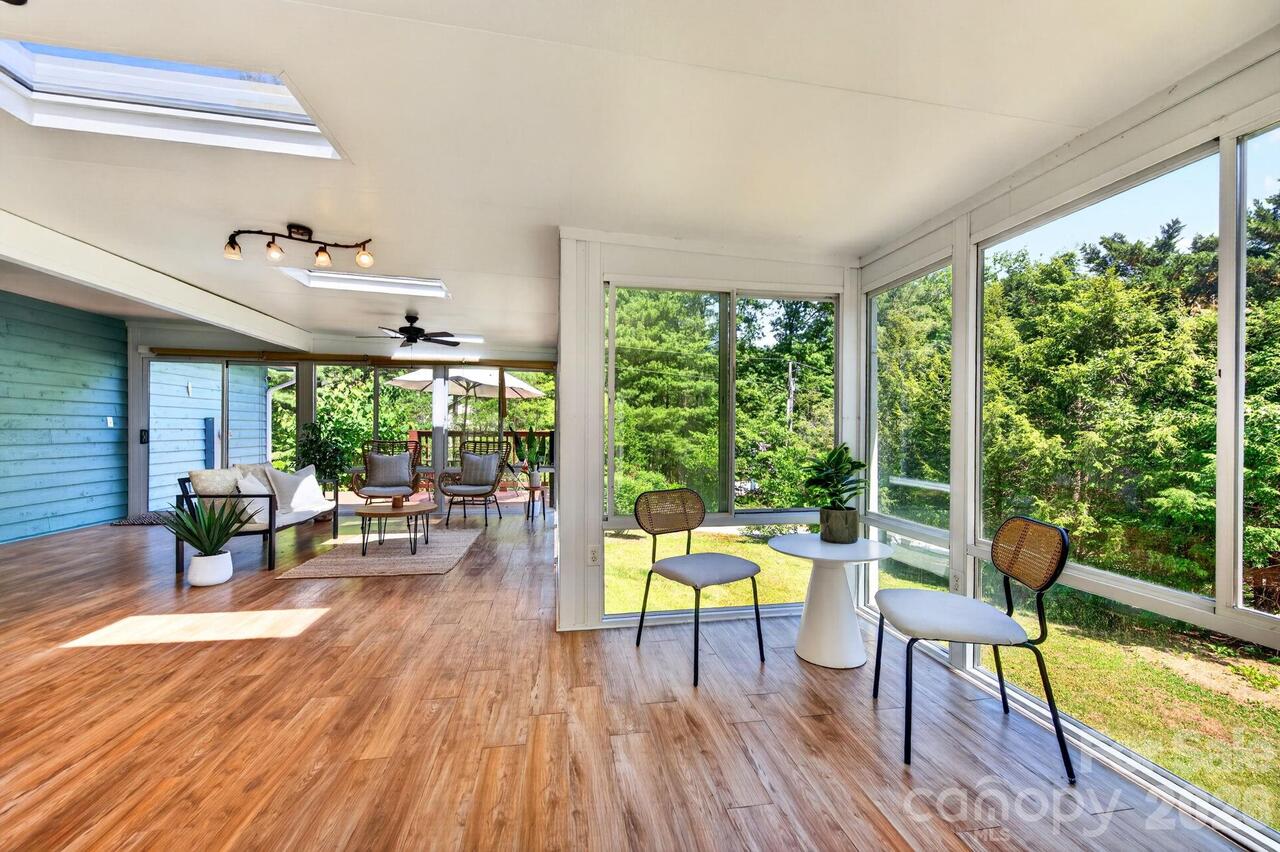 Listing Photo 12