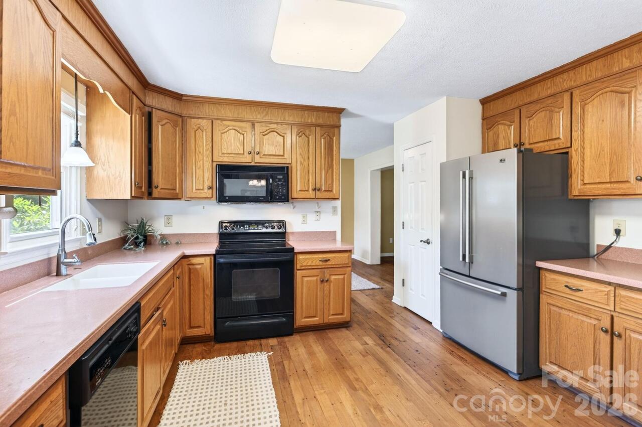 Listing Photo 9