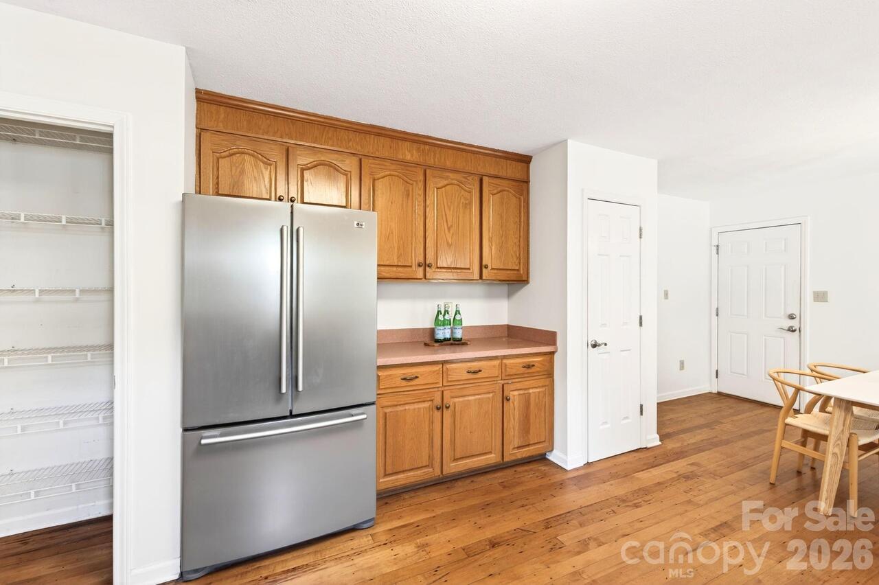 Listing Photo 10