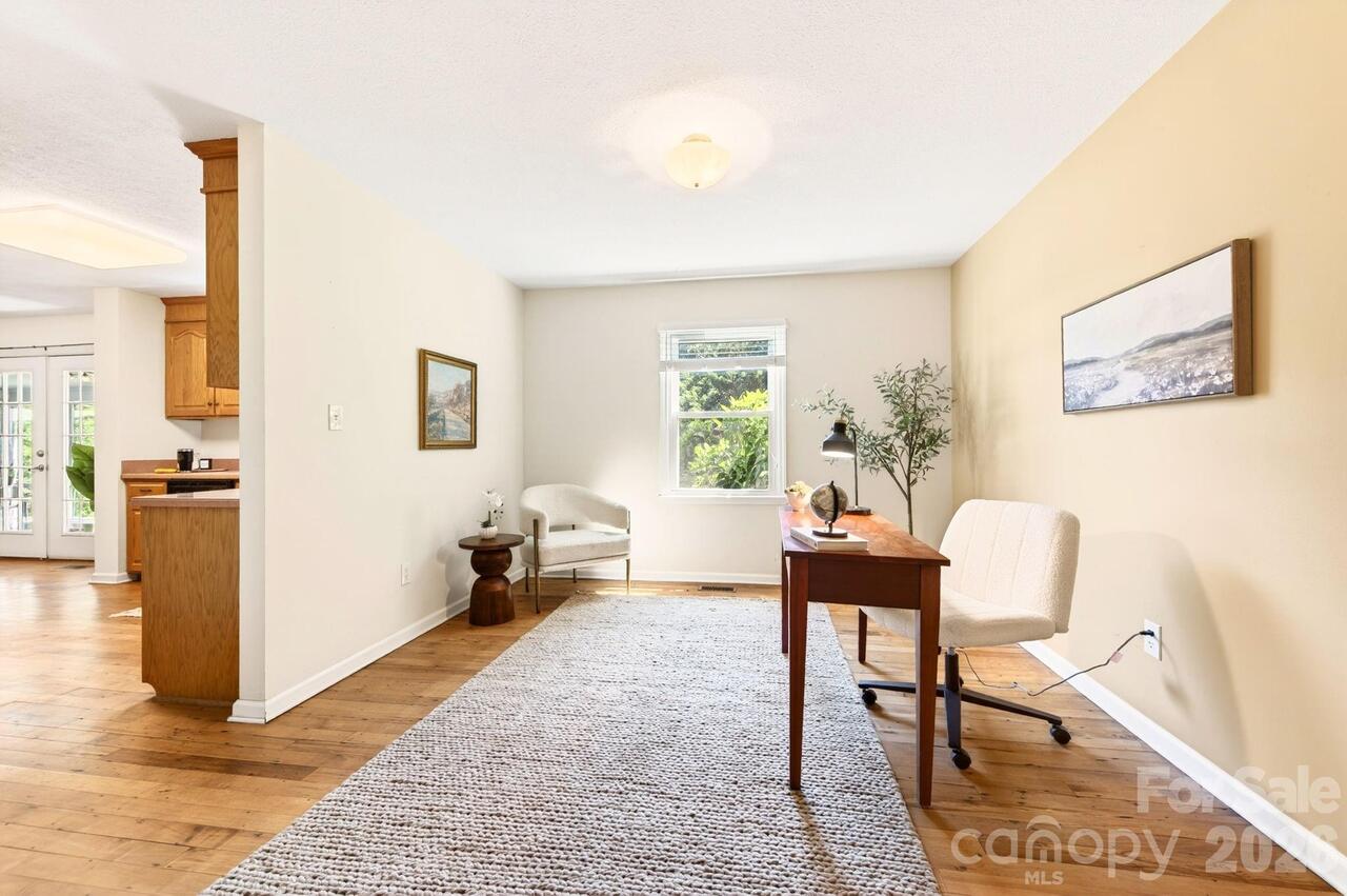 Listing Photo 11