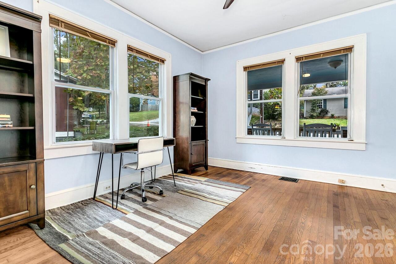 Listing Photo 12