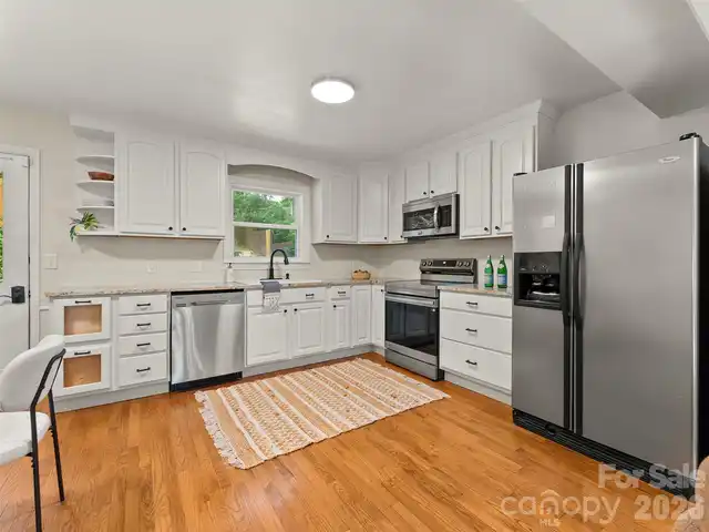 Listing Photo 9