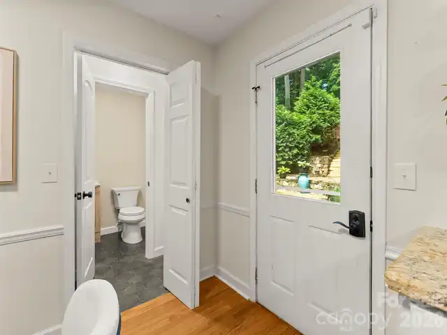 Listing Photo 12