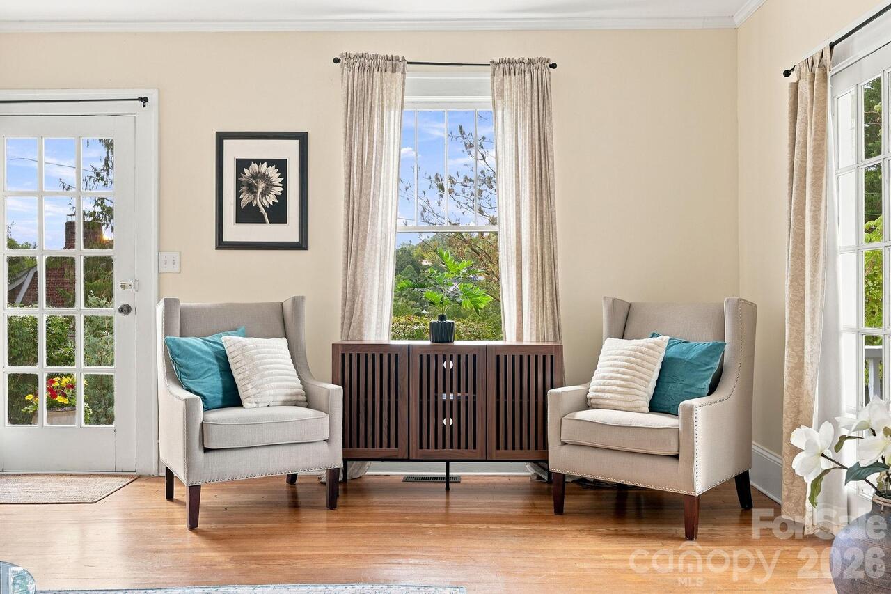 Listing Photo 11