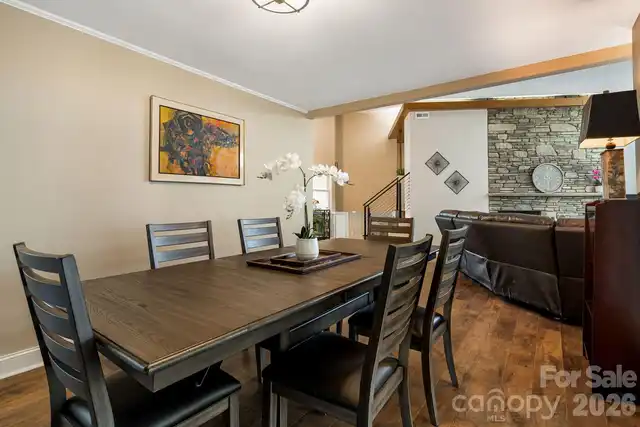Listing Photo 11
